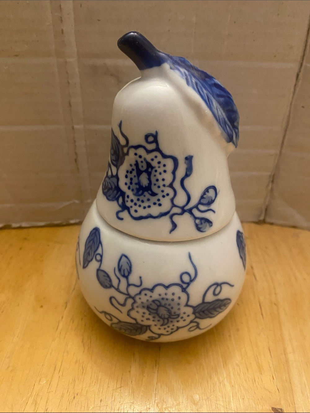 Vintage Bombay Blue and White pear shaped Ceramic candle holder. New not used
